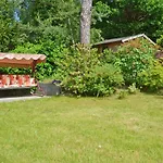 - Apt. 02 * Binz